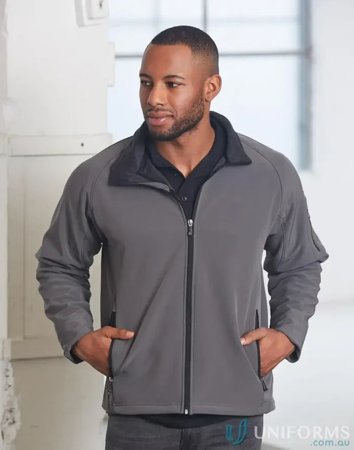 Mens jk23 softshell jacket with black collar, zip pockets, perfect for wind resistance work environments