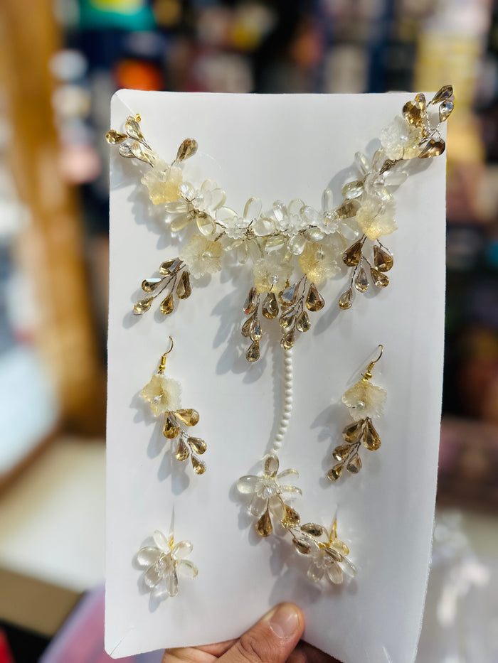 Trendy Acrylic Crystal Shine Flower 02
