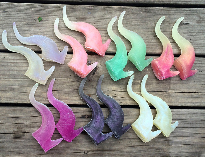 CAST TRANSLUCENT GLOW IN THE DARK HORNS