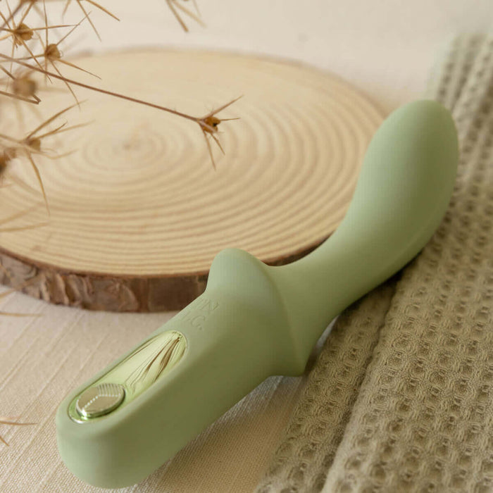 Damson | Compact & Ergonomic Vibrating G-Spot Dildo
