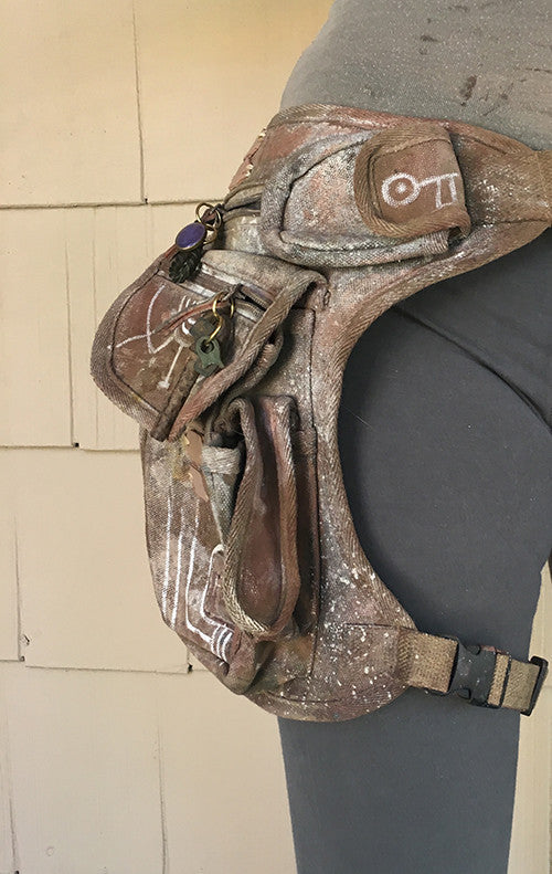 DISTRESSED CANVAS HIP BAG