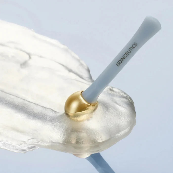 ISDIN Hyaluronic Eyes applicator with cooling gel-serum for eye hydration