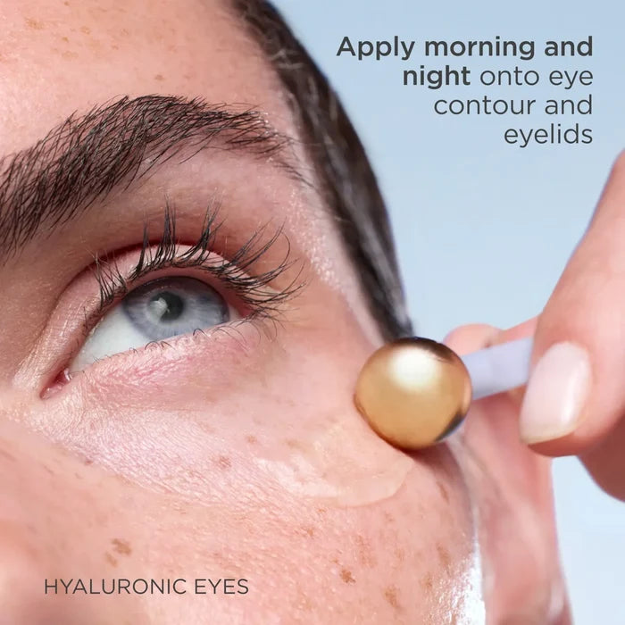 Hyaluronic Eyes gel applied to eye contour and eyelids with applicator
