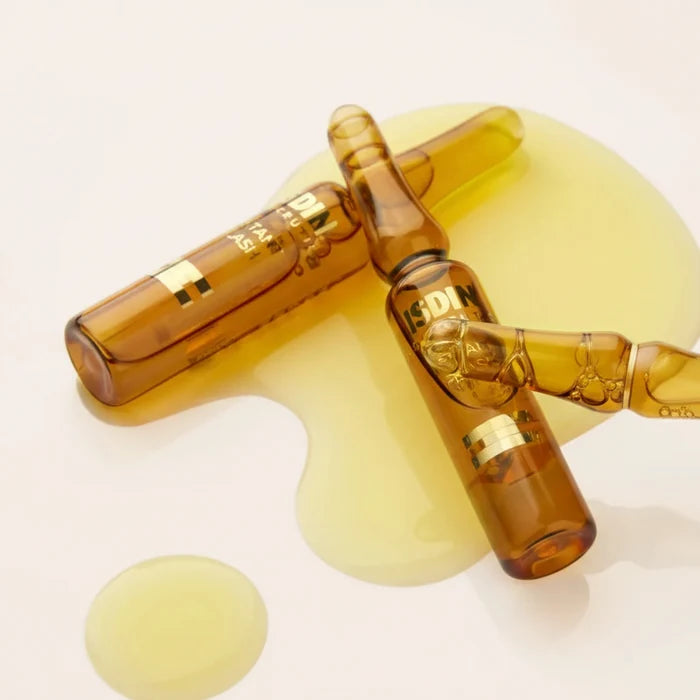 ISDIN Isdinceutics Instant Flash amber ampoules with yellow serum