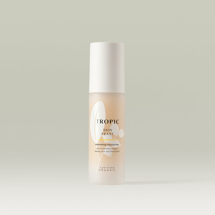 Skin Feast nourishing moisturiser contain birds of paradise extract, Kakadu plum extract and shea butter.
Certified Organic.
White plastic lid with glass bottle. White leaf design features behind black text.